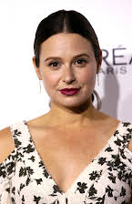 Katie Lowes som 