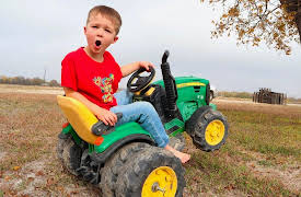 Hudson's Playground: Fixing Hudson's Tractor With a Forklift!