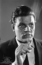 Neville Brand como Frank Hobbs