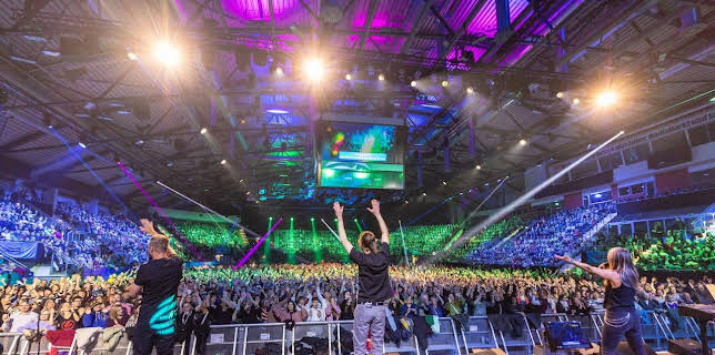 12:45: #BayernSingt – Höhepunkte des Bayern 1 Mitsingkonzerts | BR Fernsehen | 12/14 2025