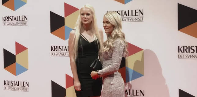 06:55: Unga Mammor (S2 E30) (S2) | TV3 | 12/20 2025