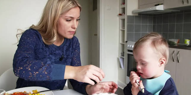 06:55: Unga Mammor (S2 E12) (S2) | TV3 | 11/16 2025