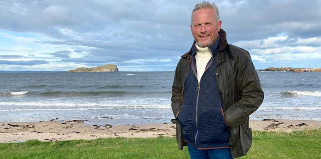 4:05 PM: Escape to the Country (S22) | BBC One | 12/7 2025