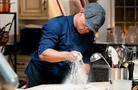 Last Bite Hotel, Season 1: Oodles of Noodles