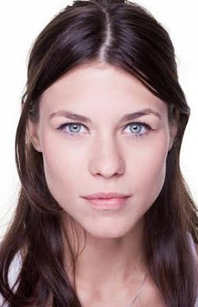 Ana Ularu as 