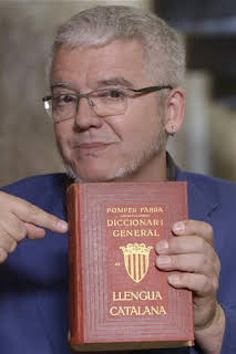 23:56: Pompeu Fabra, diccionari d'un home sense biografia | Canal 33 | 10/4 2026