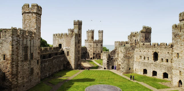 7:00 PM: Secrets Of Great British Castles | History | 11/30 2025