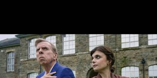 03:27: Death valley (T1): Episodio 6 | COSMO | 12/25 2025