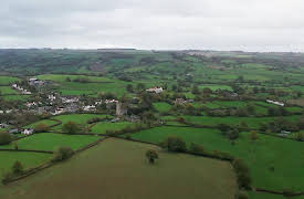 The Heiress and the Heist, Season 1: Episode 1