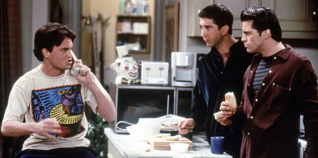 23:00: Vänner (S1 E13) (S1) | TV3 | 1/27 2026