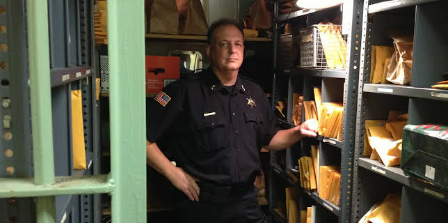 04:35: Nightmare Next Door (S3 E8) (S3) | Kanal 11 | 12/13 2025