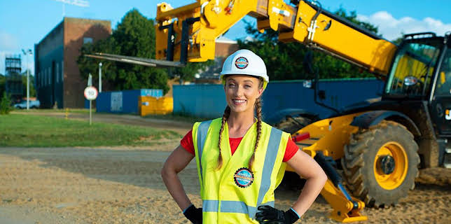 12:45 PM: Grace's Amazing Machines (S2) | Cbeebies | 11/21 2025