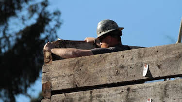 9:00 AM: Barnwood Builders (S6) | Discovery Channel | 8/3 2026
