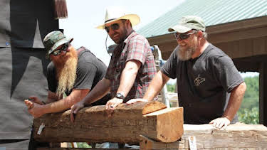 10:00 PM: Barnwood Builders (S7) | Discovery Channel | 9/6 2026