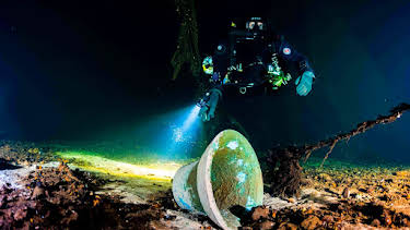 10:00 PM: Drain the Oceans (S6 E2) (S6) | 5 Select | 11/25 2025