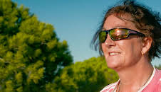 Bargain Loving Brits in the Sun (S8 E25)