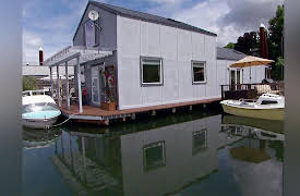 Extreme Houseboats Season 1: Fab Floating Retreats