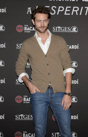 Peter Vives as 