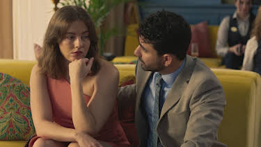 20:00: Strandhotellet (S3 E2) (S3) | TV3 | 4/19 2026