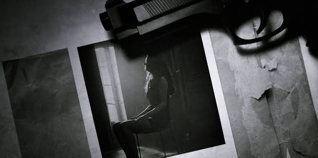 I skyggen af Iris (2016)