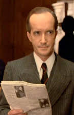 Clive Merrison som Mr. Gilbert