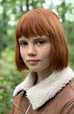 Isla Johnston som 