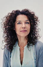 Paula van der Oest as 