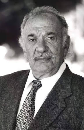 León Singer as 
