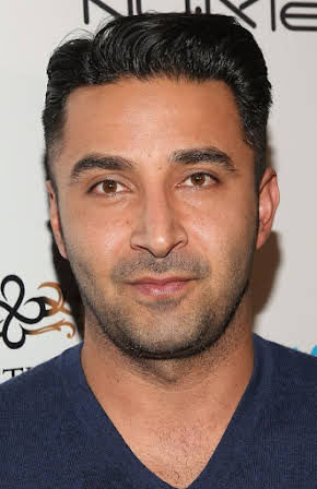 Pej Vahdat as 