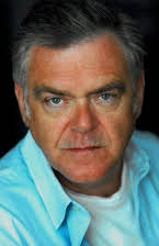 Kevin McNally como Ken