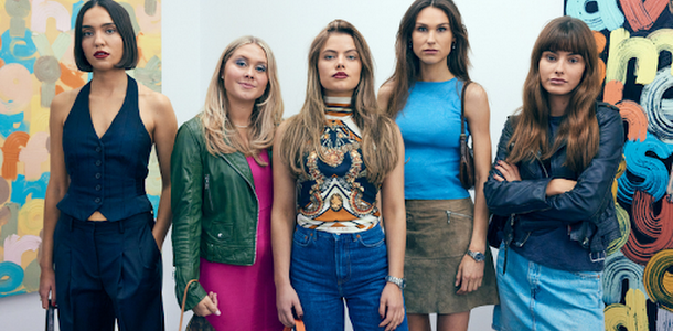 90-tal och Girl Power i serien Barracuda Queens på Netflix