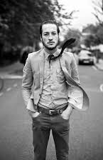 Marlon Williams como Marlon Williams