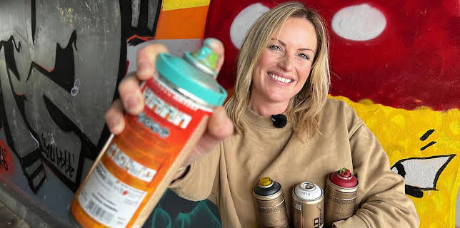 9:00 PM: Tog do Shuil (Painted City) | BBC Alba | 1/13 2026