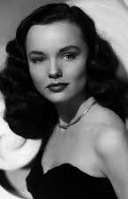 Wanda Hendrix como Riley Martin