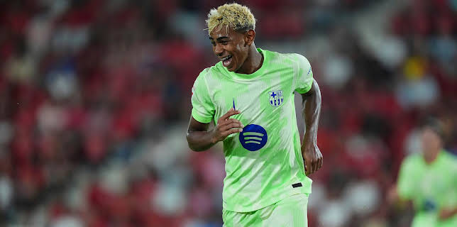 04:00: LaLiga EA Sports: Barcelona - Elche | TV 2 Sport 1 | 11/4 2025