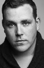 Louis Martin como Off Licence Employee