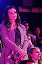 Amelia Heinle as 