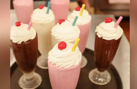 Reality Cupcakes, Season 1: Dirt, Grease and Cupcakes