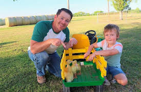 pocket.watch Hudson's Playground Ultimate mishmash: Farming with Friends!