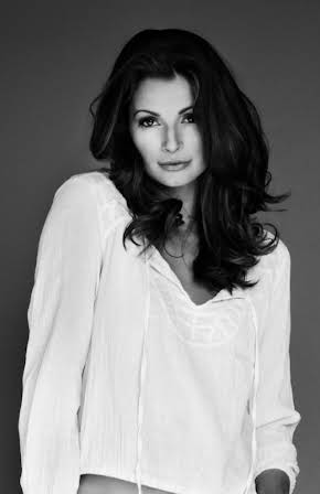 Jessica Phillips as 