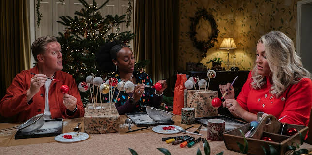 3:00 AM: Sara Davies' Christmas Craft Off (S1 E1) (S1) | ITV | 12/16 2025