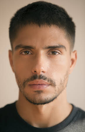 Reinaldo Zavarce as 