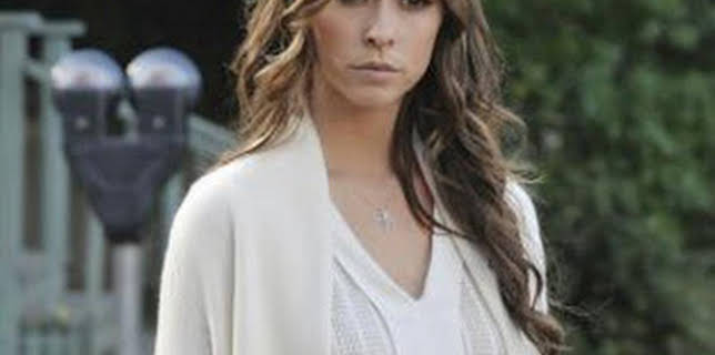 10:44: Entre fantasmas (T4): Ep.2 Escalofríos | SYFY | 12/23 2025