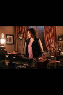 19:11: Mademoiselle Holmes (T1): Ep.5 Menos 20 grados | COSMO | 4/1 2026