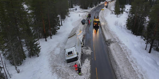 18:00: Ice Road Rescue (S7 E4) (S7) | National Geographic | 11/24 2025