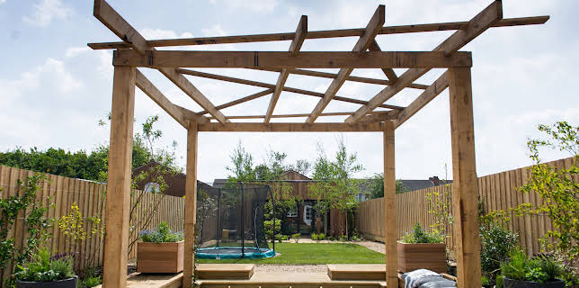 4:00 PM: DIY SOS (S31 E3) (S31) | W | 11/17 2025