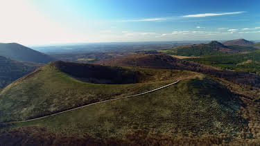 13:30: Frankreichs Feuerberge - Die schlafende Gefahr | ZDFinfo | 4/21 2026