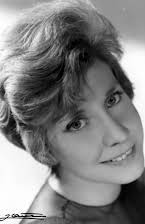 Gracita Morales como Lucía, criada