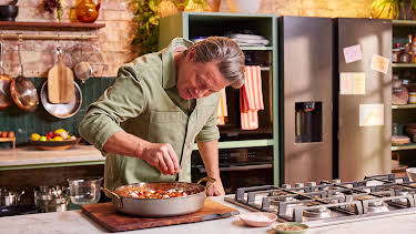 16:00: Jamie's Feasts for Less (S1 E6) (S1) | TV8 | 9/20 2026