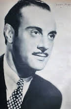 Joaquín Bergía como Exiliado con boina